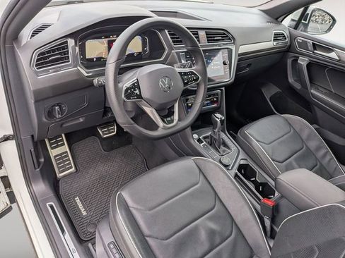 Used 2022 Volkswagen Tiguan SEL R-Line image 11