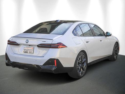 Used 2025 BMW i5 eDrive40i w/ M Sport Package image 6