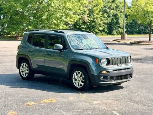 Used 2017 Jeep Renegade Latitude w/ Popular Equipment Group FWD image 10