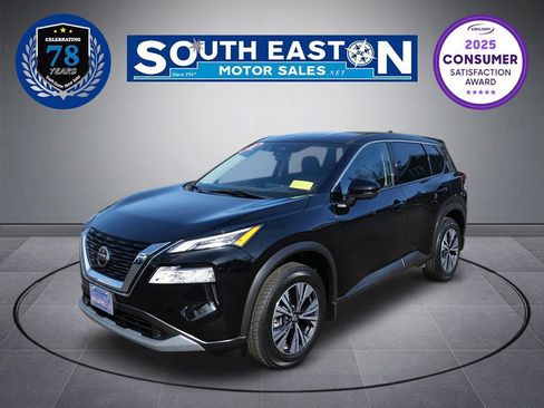 Used 2021 Nissan Rogue SV image 1