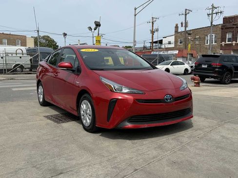 Used 2022 Toyota Prius LE FWD image 3