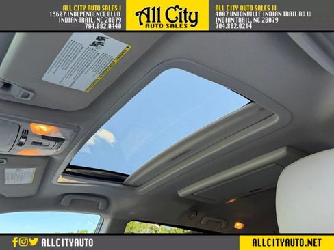 Used 2015 Toyota Sienna XLE Premium FWD image 34