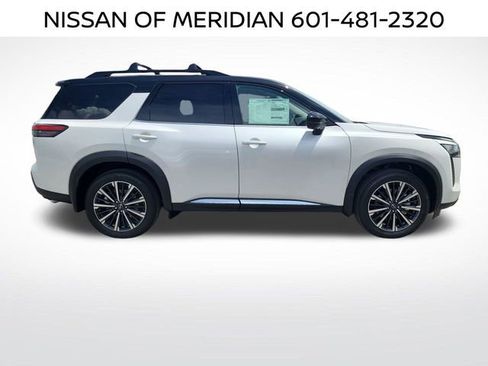 New 2026 Nissan Pathfinder Platinum w/ Lighting Package FWD image 6