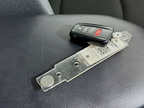 Used 2024 Toyota RAV4 XLE w/ Convenience Package FWD image 33