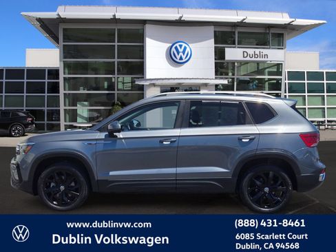 Certified 2023 Volkswagen Taos SE w/ Panoramic Sunroof Package FWD image 7