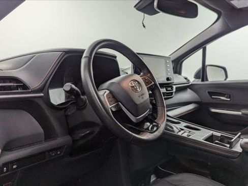 Used 2022 Toyota Sienna XSE w/ XSE Plus Package image 22