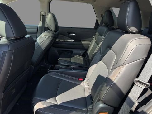 Used 2023 Nissan Pathfinder SL w/ SL Premium Package AWD/4WD image 5