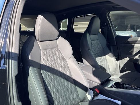 New 2025 Audi SQ5 Prestige image 16