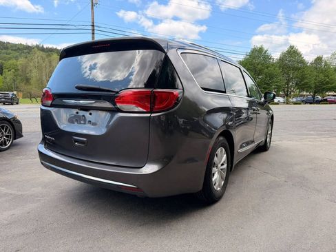 Used 2018 Chrysler Pacifica Touring-L Plus FWD image 5