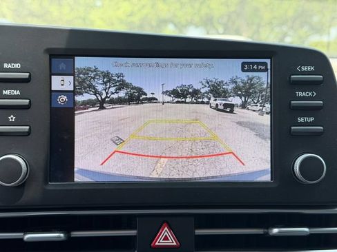 Used 2025 Hyundai Elantra SE FWD image 14