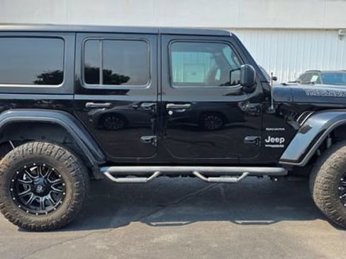 Used 2018 Jeep Wrangler Unlimited Sahara AWD/4WD image 6
