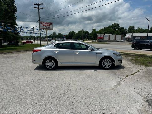 Used 2012 Kia Optima LX FWD image 4