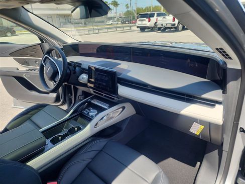 New 2025 Lincoln Nautilus Premier w/ Equipment Group 102A image 23