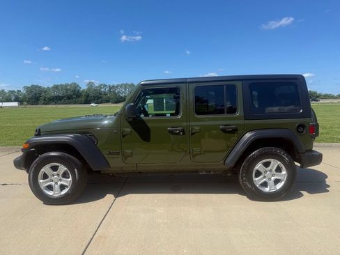 Used 2022 Jeep Wrangler Unlimited Sport AWD/4WD image 8