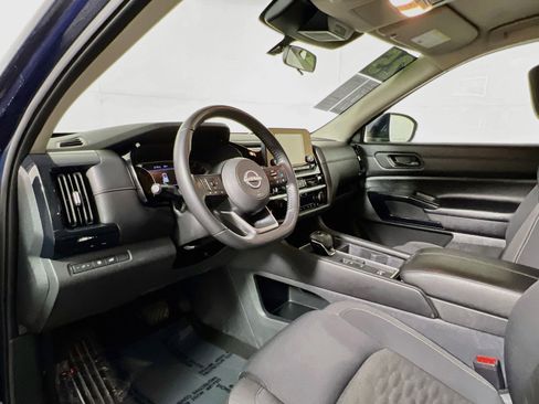 Used 2025 Nissan Pathfinder SV FWD image 30