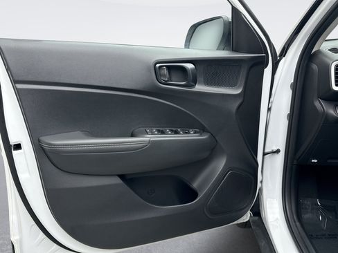 Used 2026 Hyundai Venue SEL FWD image 9