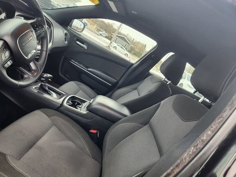 Used 2018 Dodge Charger SXT image 11
