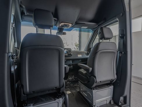 Used 2025 Mercedes-Benz Sprinter 2500 image 26