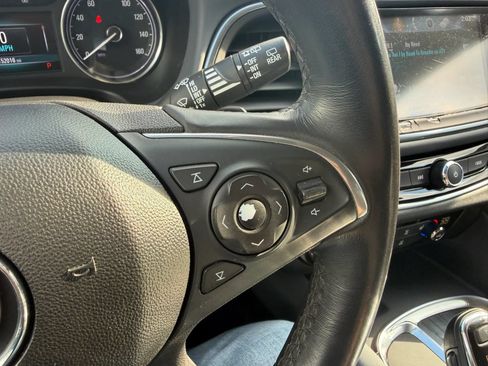 Used 2019 Buick Enclave Essence FWD image 21