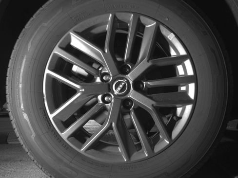 Used 2023 Nissan Rogue S AWD/4WD image 18