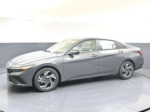 New 2025 Hyundai Elantra Sport image 2