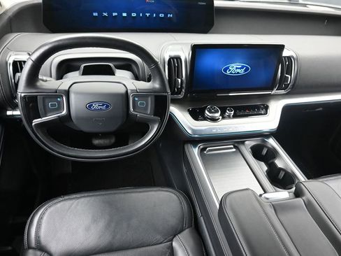 Used 2025 Ford Expedition Platinum AWD/4WD image 13