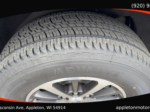 Used 2019 Ford Expedition XLT w/ Equipment Group 202A AWD/4WD image 23