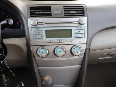 Used 2009 Toyota Camry LE FWD image 29
