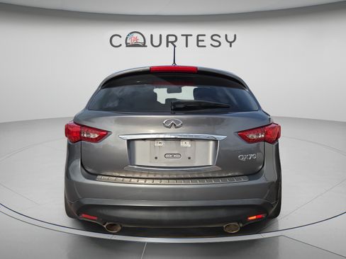 Used 2017 INFINITI QX70 AWD image 3