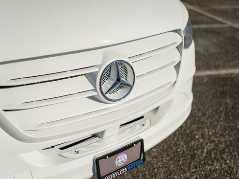 Used 2024 Mercedes-Benz Sprinter 2500 image 10