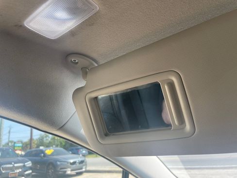 Used 2021 Toyota Corolla LE image 17