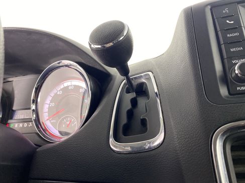Used 2019 Dodge Grand Caravan SE w/ UConnect Hands-Free Group FWD image 23