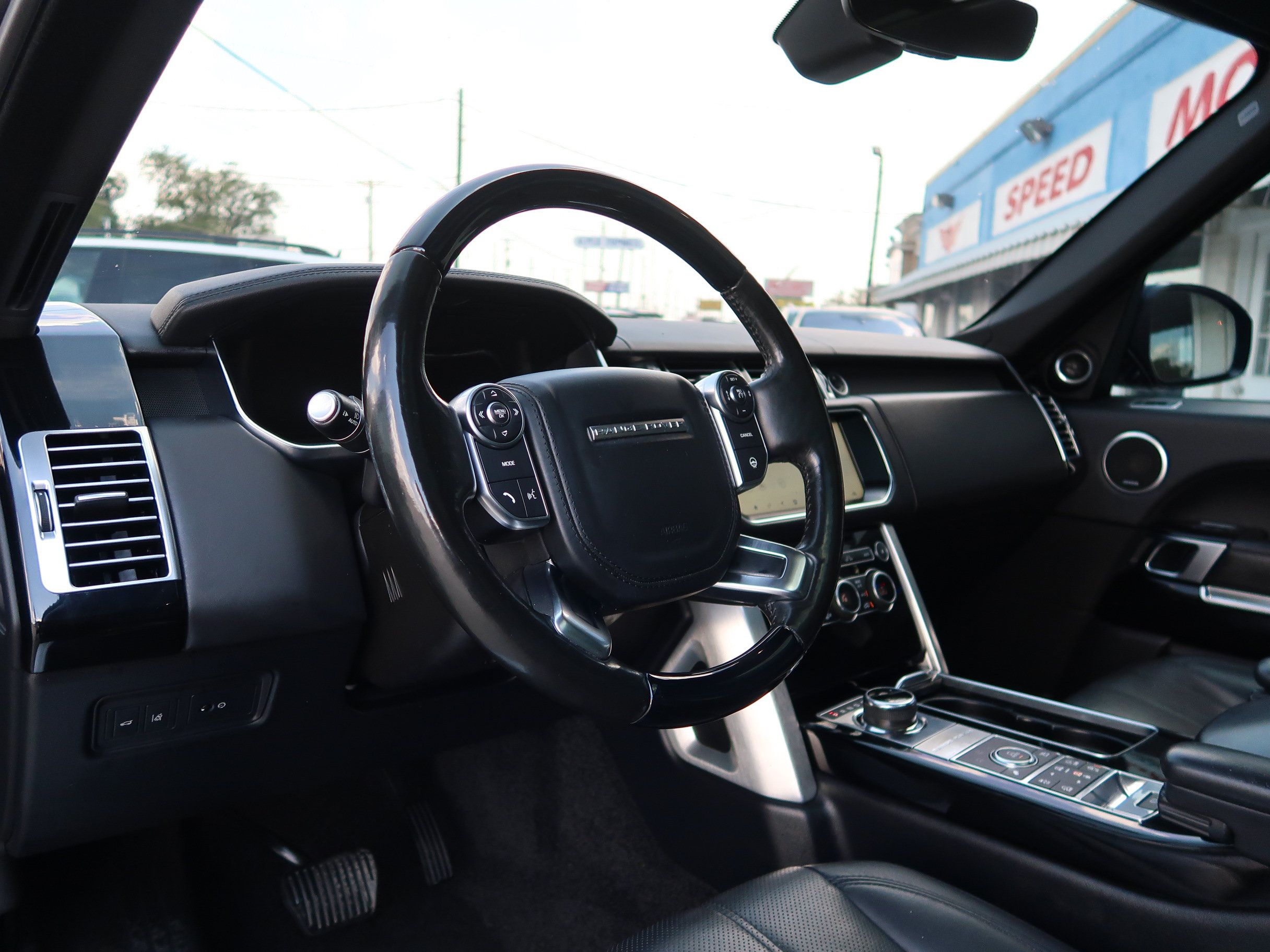 Used 2017 Land Rover Range Rover HSE AWD/4WD image 26