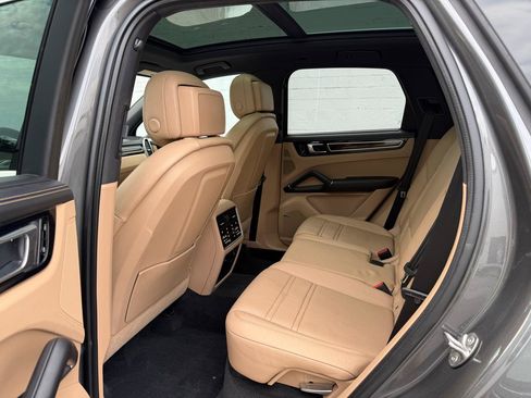 Used 2021 Porsche Cayenne S AWD/4WD image 20
