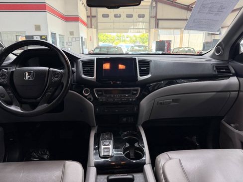 Used 2017 Honda Pilot Touring image 21