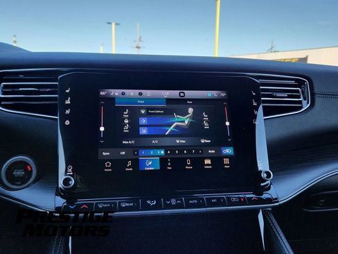 Used 2024 Jeep Wagoneer L Series II w/ Flexible Seating Group image 13