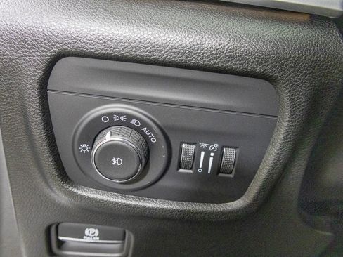 New 2025 Jeep Grand Cherokee L Limited w/ Black Appearance Package image 18