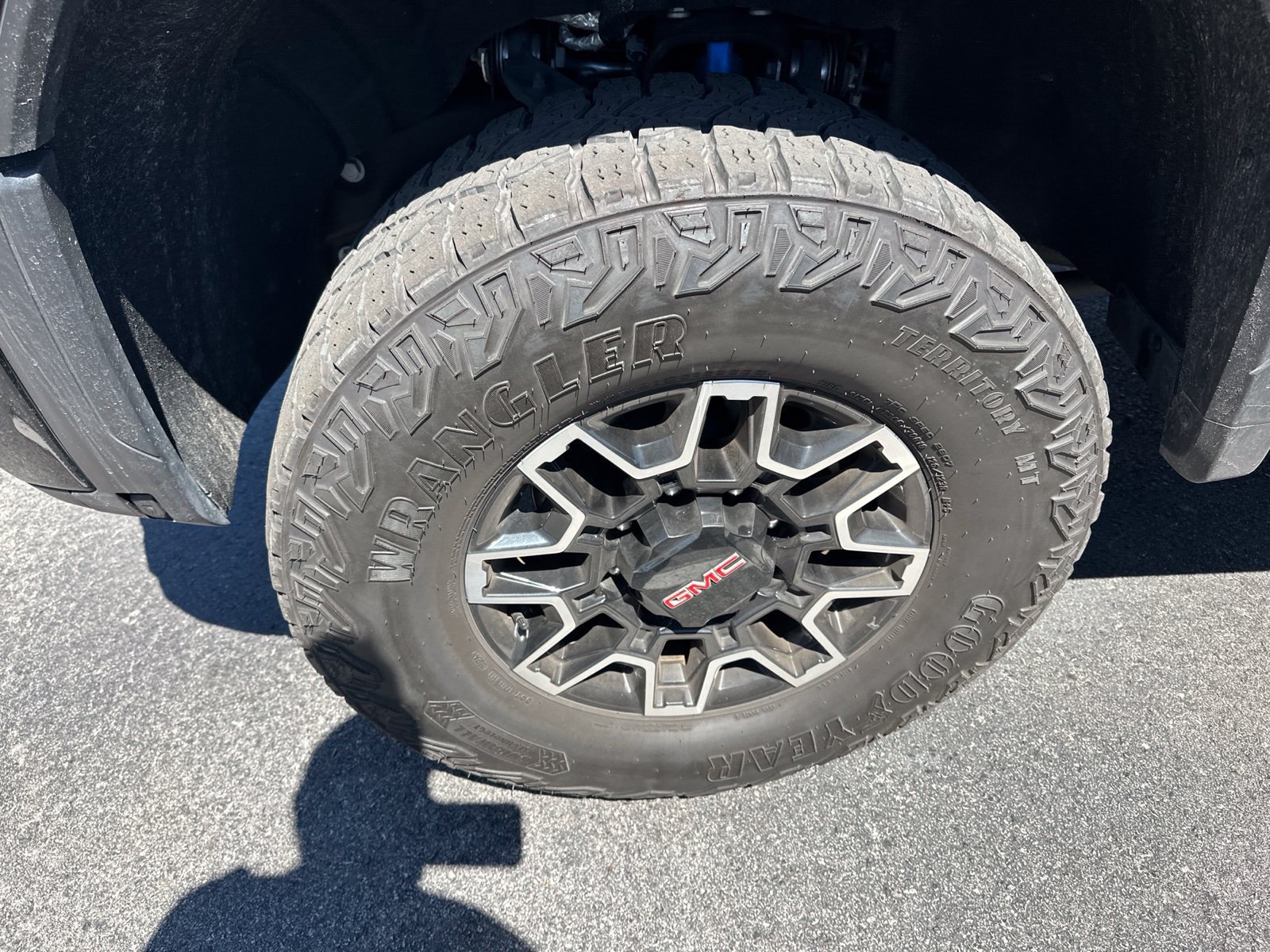 Used 2025 GMC Sierra 2500 AT4X AWD/4WD image 9