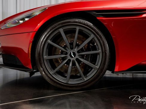 Used 2020 Aston Martin DB11 AMR image 13