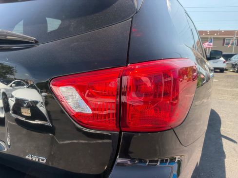 Used 2019 Nissan Pathfinder S AWD/4WD image 28