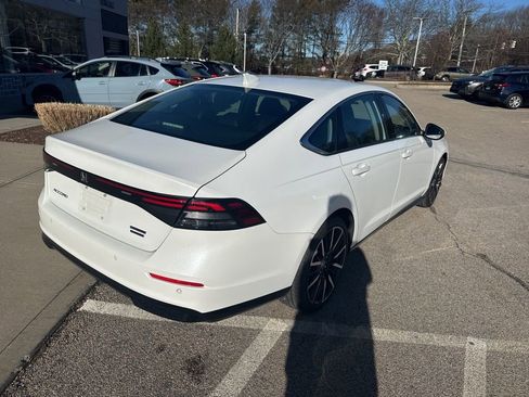Used 2023 Honda Accord Touring image 2
