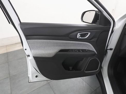 Used 2022 Jeep Compass Latitude image 7