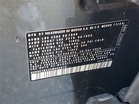 Certified 2025 Volkswagen Taos SE image 28