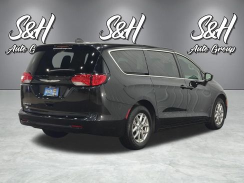 Used 2023 Chrysler Voyager LX FWD image 17