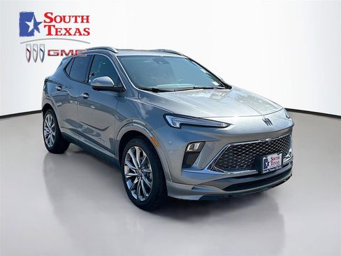 Used 2025 Buick Encore GX Avenir w/ Avenir Technology Package FWD image 1