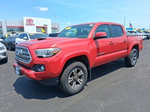 Used 2017 Toyota Tacoma TRD Sport w/ Tow Package (A/T) AWD/4WD image 9