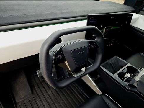 Used 2024 Tesla Cybertruck Cyberbeast AWD/4WD image 8