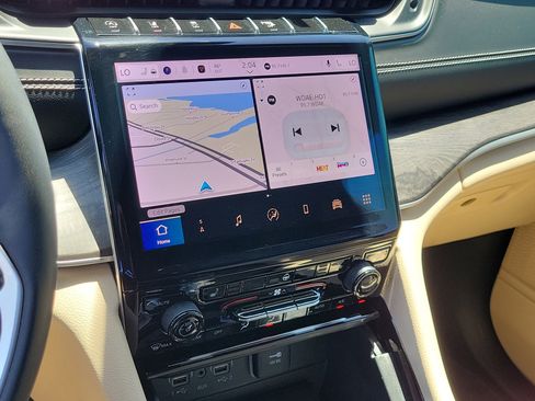 Used 2023 Jeep Grand Cherokee Limited w/ Black Appearance Package image 30