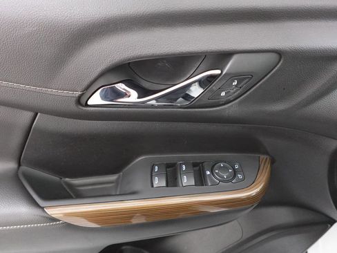 Used 2023 GMC Acadia SLE image 8