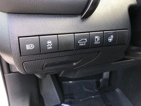 Used 2022 Toyota Camry SE image 13